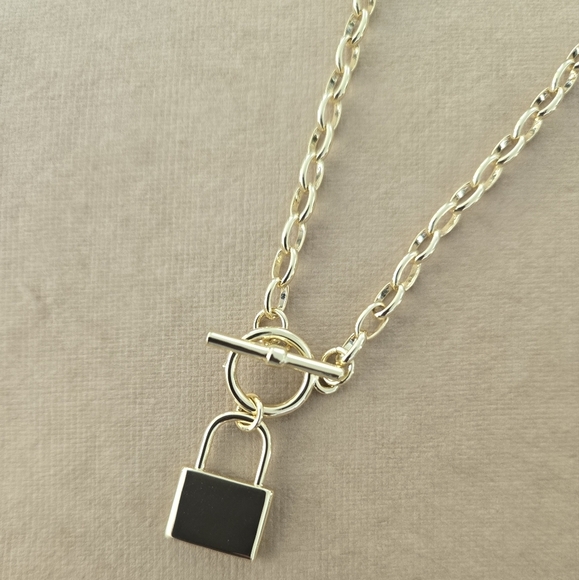 Rachel Glauber 14k Gold Plated Locket Charm Necklace. New no tags.Stylish 14k - Picture 4 of 8